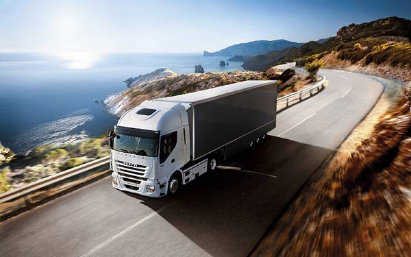 大型トラックとは 初心者から大型免許をとってドライバーになる方法 Logistics Journal